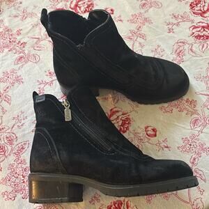 Blondo Suede Chelsea Ankle Boots Size 6.5 Black